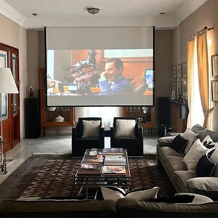 Paula Valencia Villa